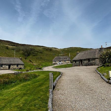 Tigh Phadraig At Marys Thatched Cottages Elgol Екстериор снимка