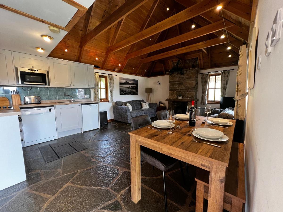 Tigh Phadraig At Marys Thatched Cottages Elgol Екстериор снимка