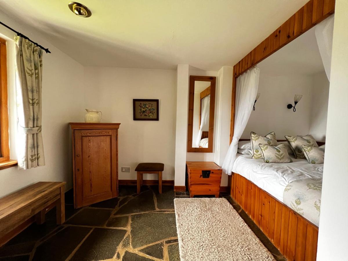 Tigh Phadraig At Marys Thatched Cottages Elgol Екстериор снимка